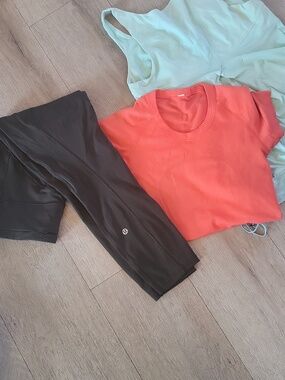 Lululemon Athletic Leggings with Logo And Tops Size 8 - 3 Item Bundle!